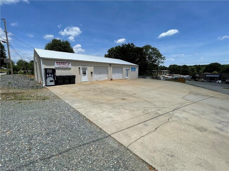 302 S Main St, King, NC à vendre - Photo principale – Image 1 sur 16