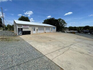 Plus de détails pour 302 S Main St, King, NC - Local d’activités à vendre