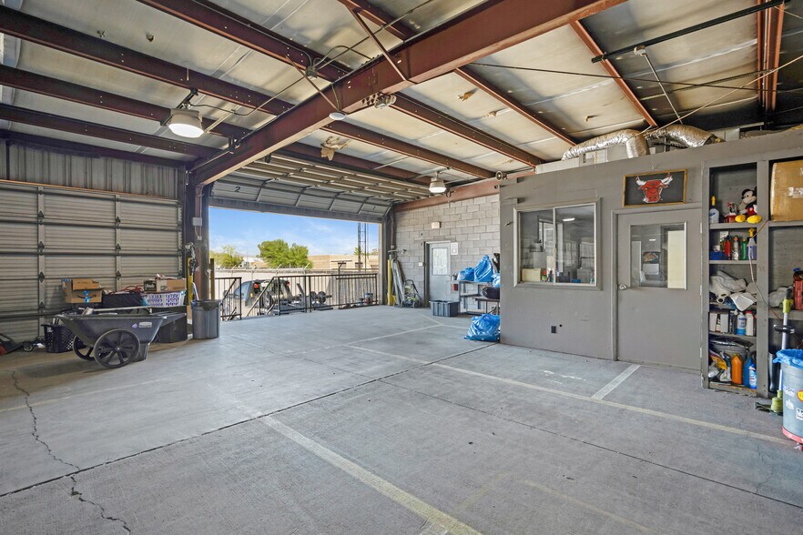 616 S Smith Rd, Tempe, AZ à louer - Photo de l’immeuble – Image 3 sur 11