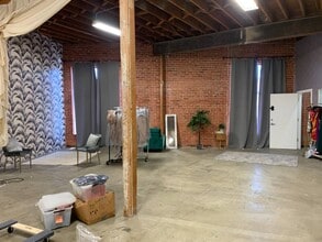 3430 S Hill St, Los Angeles, CA à louer Photo de l’immeuble– Image 1 sur 4