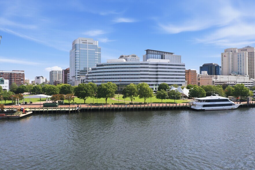 101 W Main St, Norfolk, VA à louer - Photo de l’immeuble – Image 2 sur 21