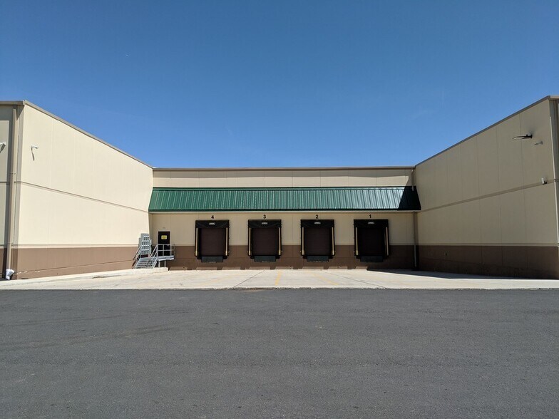 20 Haypress Rd, Cranbury, NJ à louer - Photo de l’immeuble – Image 2 sur 7