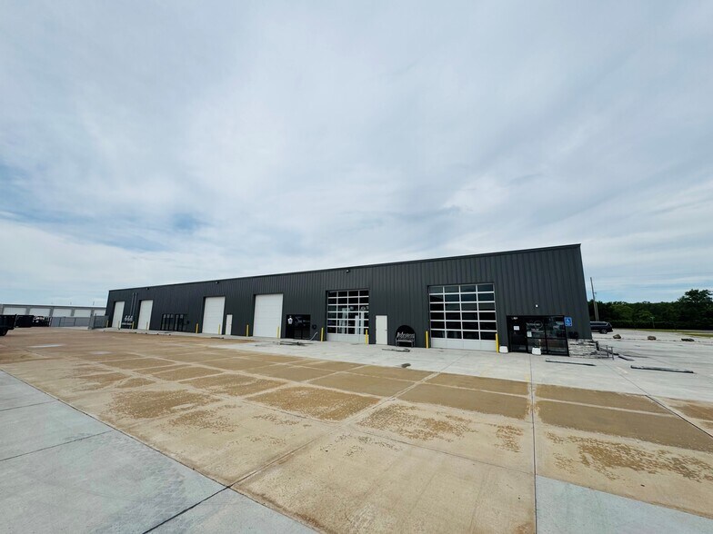 4010 N Hoover Ct, Wichita, KS à louer - Photo principale – Image 1 sur 8