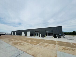 Plus de détails pour 4010 N Hoover Ct, Wichita, KS - Local d'activités à louer