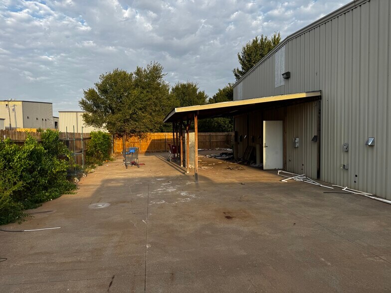 8216 Rockback Ct, Oklahoma City, OK à louer - Photo de l’immeuble – Image 3 sur 15