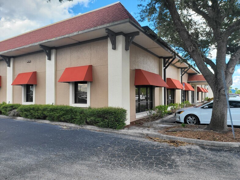 21229 Olean Blvd, Port Charlotte, FL à vendre - Photo de l’immeuble – Image 2 sur 16