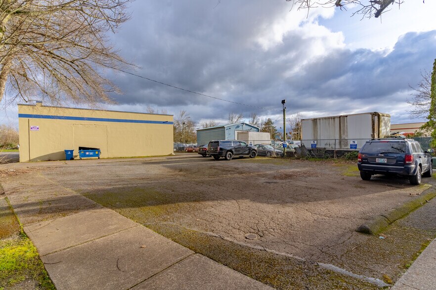 2195 Fairgrounds Rd NE, Salem, OR à louer - Photo de l’immeuble – Image 2 sur 7