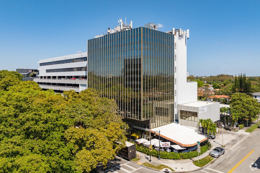 2103 Coral Way, Miami, FL à louer - Photo principale – Image 2 sur 10