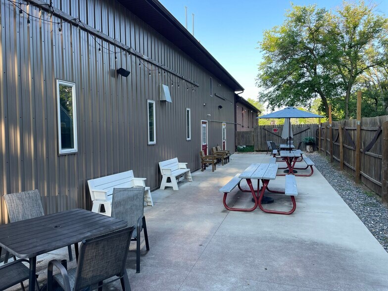 1215 S River Rd, Saginaw, MI à vendre - Photo de l’immeuble – Image 3 sur 27