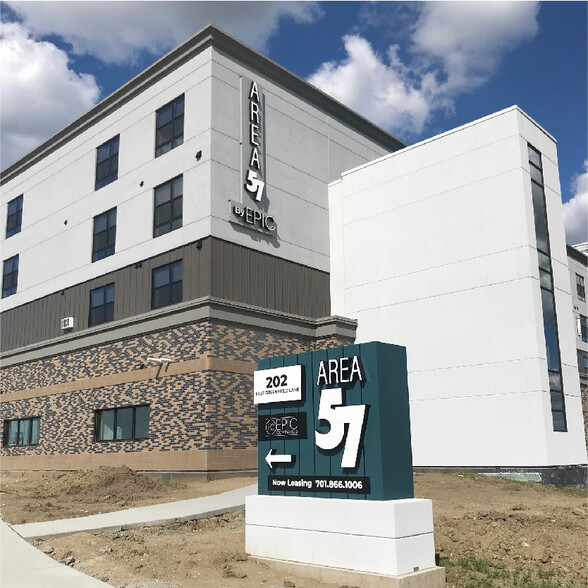 202 E Greenfield Ln, Bismarck, ND à louer - Photo de l’immeuble – Image 2 sur 4
