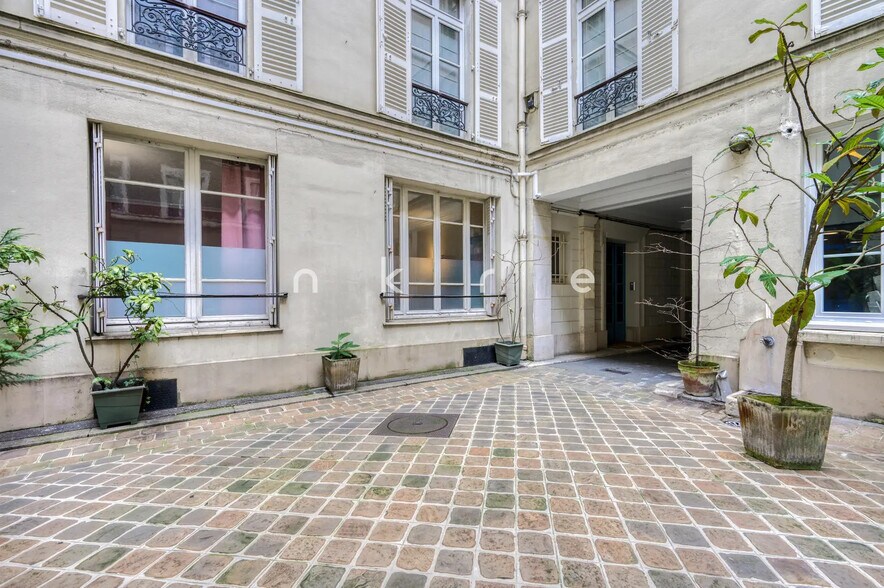 Bureau dans Paris à louer - Hall d’entrée – Image 1 sur 13