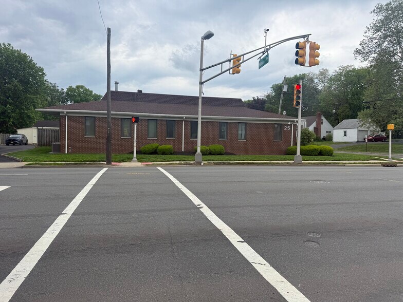 25 Morris Ave, Springfield, NJ à louer - Photo de l’immeuble – Image 3 sur 4