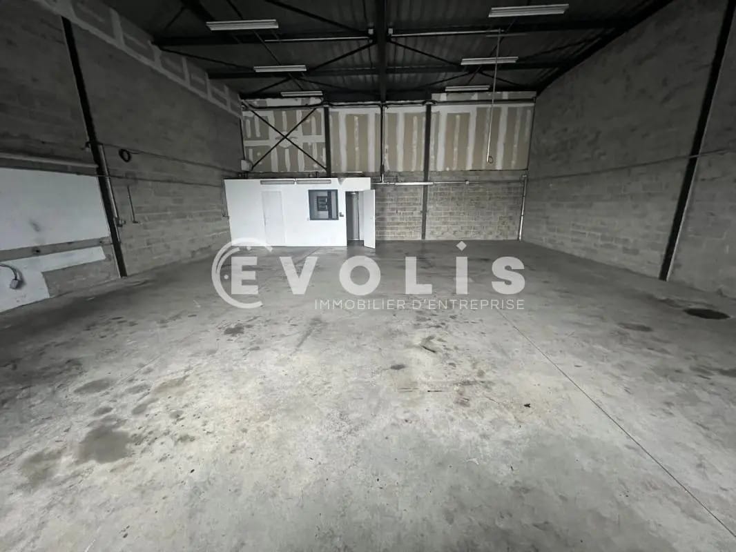 Local d’activités dans Brie-Comte-Robert à louer Photo intérieure– Image 1 sur 14