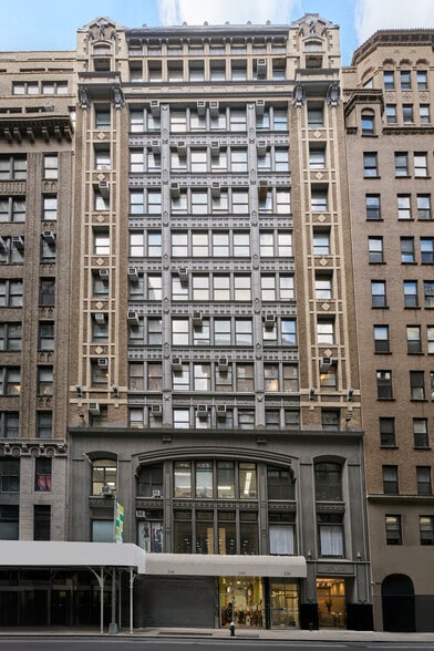 241 W 37th St, New York, NY à louer - Photo de l’immeuble – Image 1 sur 18