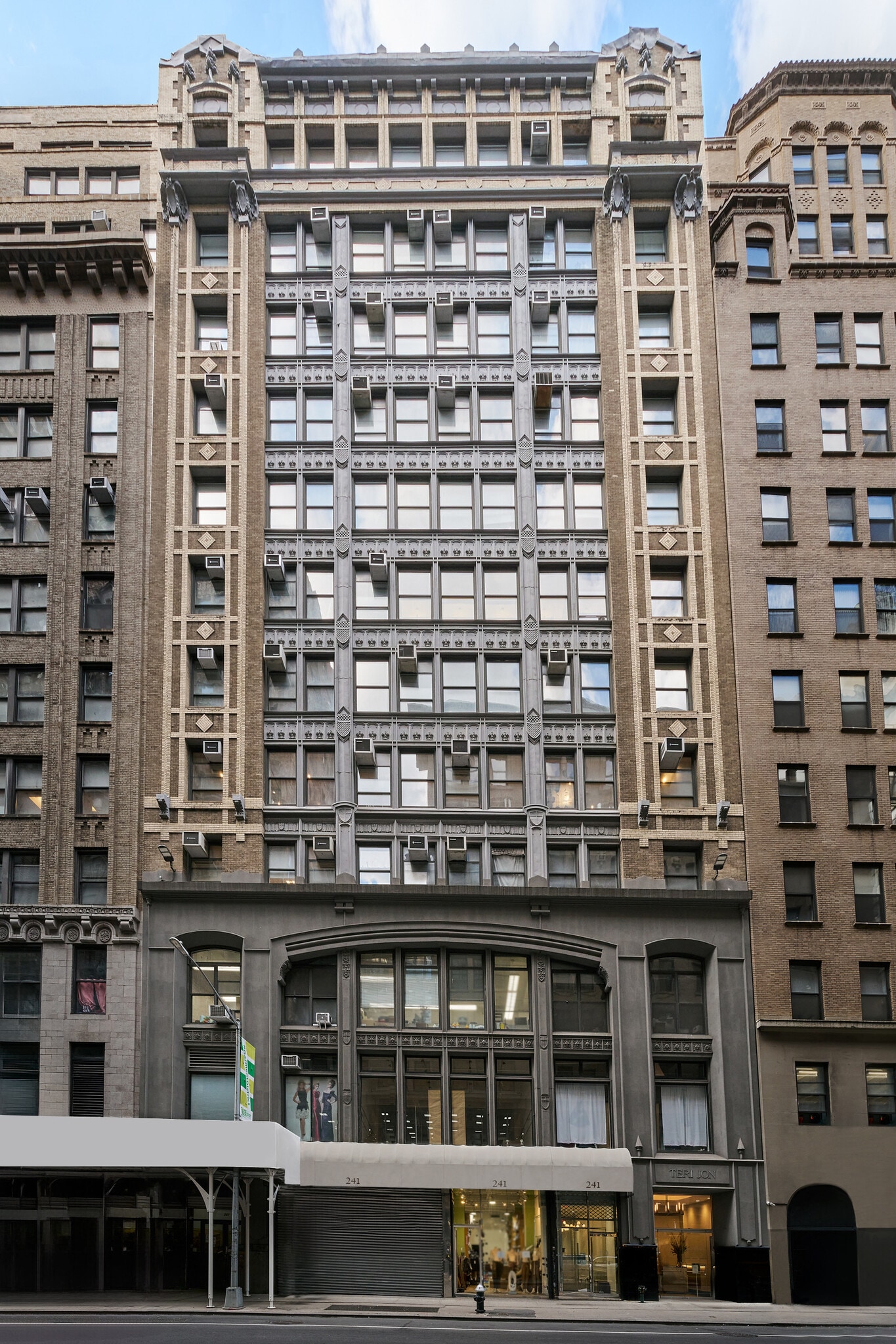 241 W 37th St, New York, NY à louer Photo de l’immeuble– Image 1 sur 19