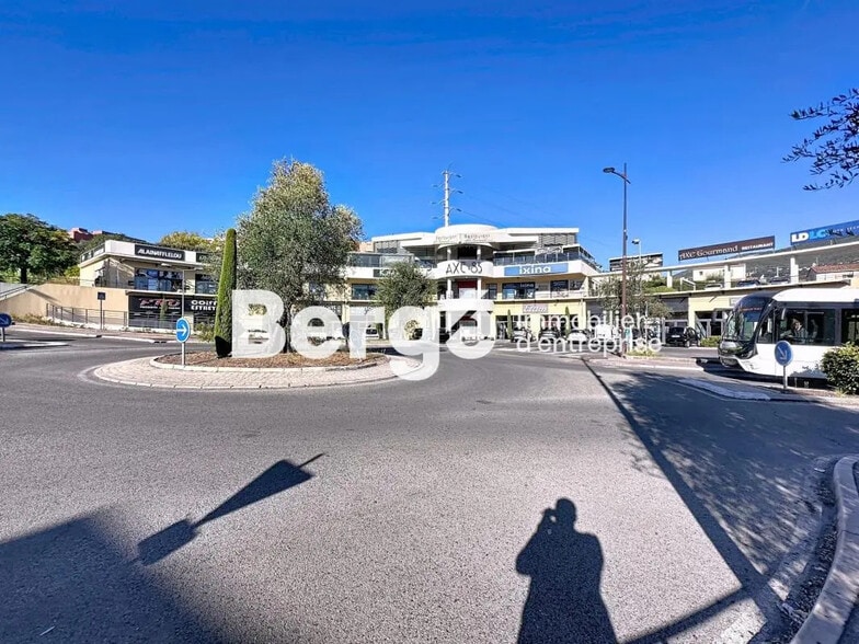 Local commercial dans Grasse à louer - Photo de l’immeuble – Image 1 sur 7