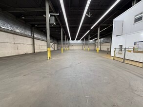 222 Universal Dr, North Haven, CT à louer Photo intérieure– Image 1 sur 2