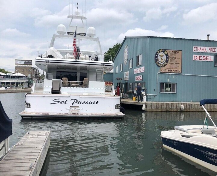 16 Bethune St, Alexandria Bay, NY à vendre - Photo de l’immeuble – Image 3 sur 39