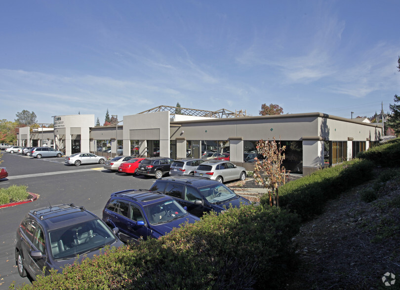 251 Turn Pike Dr, Folsom, CA à louer - Photo de l’immeuble – Image 1 sur 9