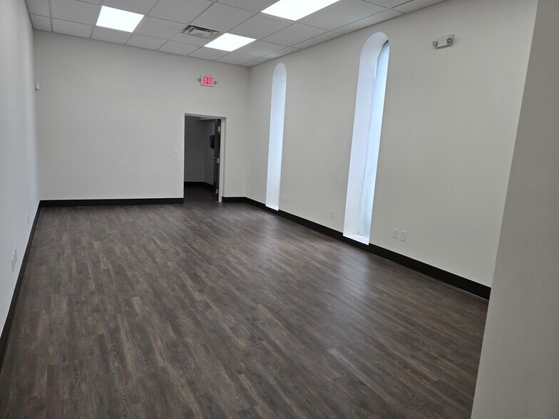 198 Broadway Ave, Kissimmee, FL à louer - Photo de l’immeuble – Image 3 sur 7