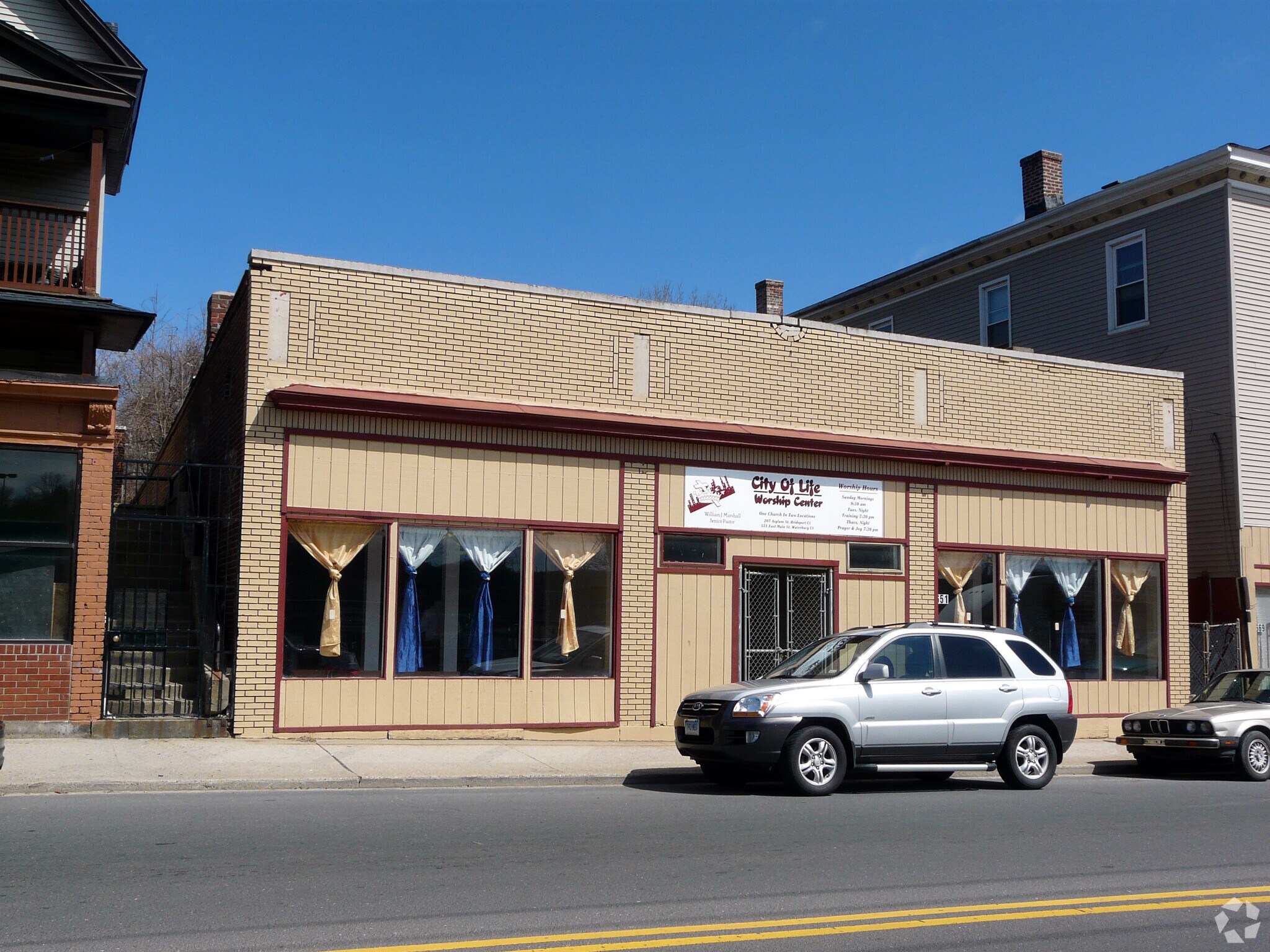 651 E Main St, Waterbury, CT à vendre Photo de l’immeuble– Image 1 sur 5