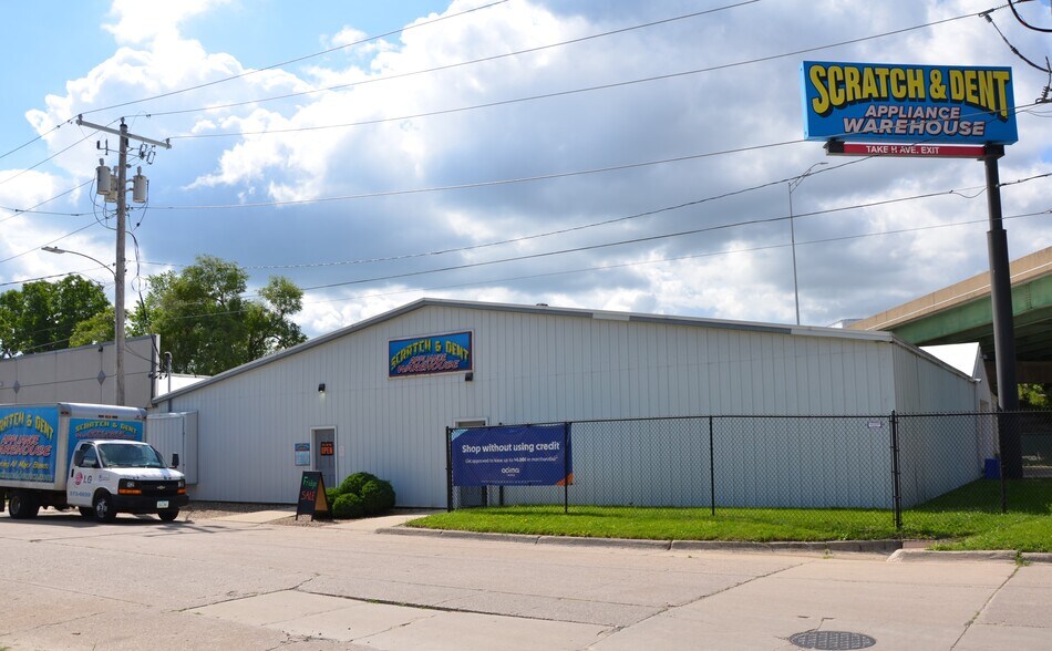 1207 G Ave NE, Cedar Rapids, IA à vendre - Photo principale – Image 1 sur 7