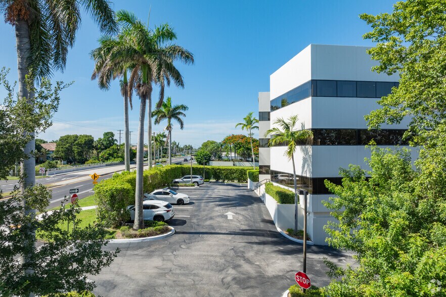 8000 N Federal Hwy, Boca Raton, FL à louer - Photo de l’immeuble – Image 2 sur 13