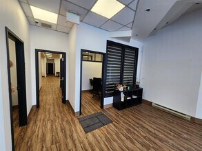 2420-2440 Boul Industriel, Laval, QC à louer Photo intérieure– Image 2 sur 5