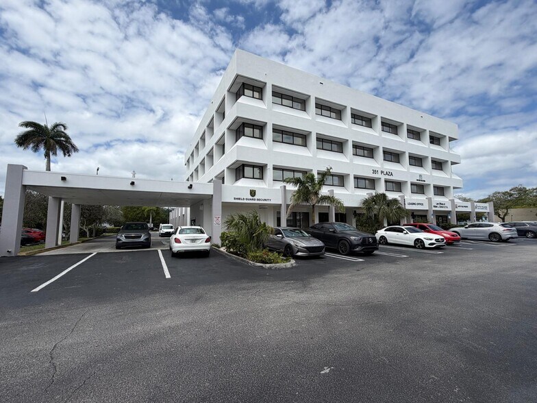 351 S Cypress Rd, Pompano Beach, FL à vendre - Photo principale – Image 1 sur 30