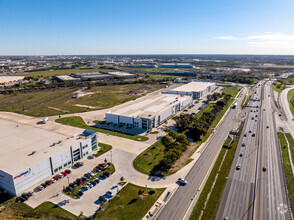 4210 N IH-35, San Antonio, TX - VUE AÉRIENNE  vue de carte