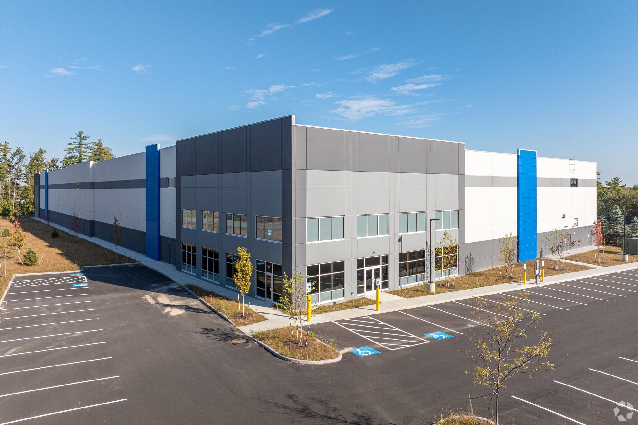 26 Jacks Bridge Rd, Londonderry, NH à louer Photo principale– Image 1 sur 6