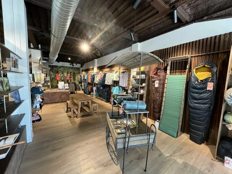 662 Rue Des Jonchères, Genay à louer - Photo de l’immeuble – Image 3 sur 9