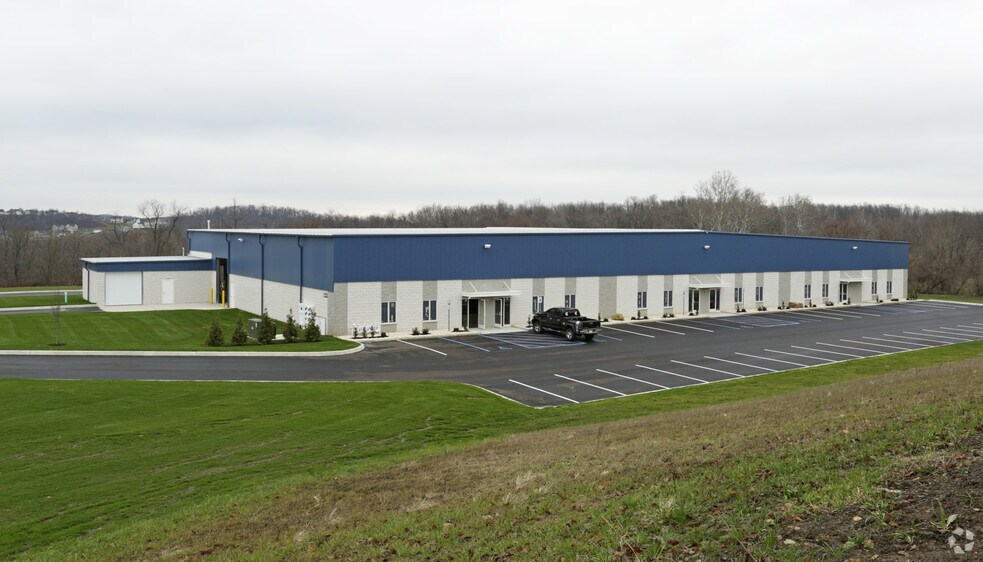 122 Equity Dr, Greensburg, PA à louer - Photo de l’immeuble – Image 3 sur 4