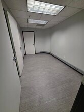 4102 Woodlawn Ave, Pasadena, TX à louer Photo intérieure– Image 1 sur 12