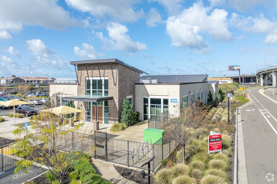 2910 Ramona Ave, Sacramento, CA à louer - Photo de l’immeuble – Image 3 sur 8