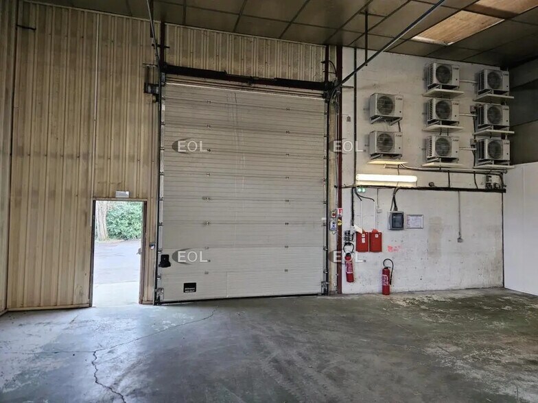 Local d’activités dans Valenton à louer - Photo de l’immeuble – Image 3 sur 11
