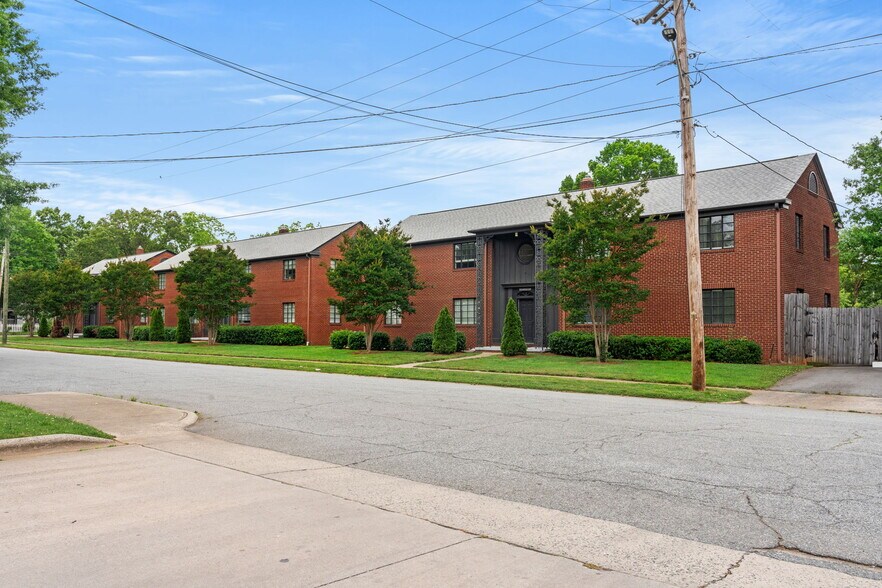 10 W 6th Ave, Lexington, NC à vendre - Photo de l’immeuble – Image 2 sur 9
