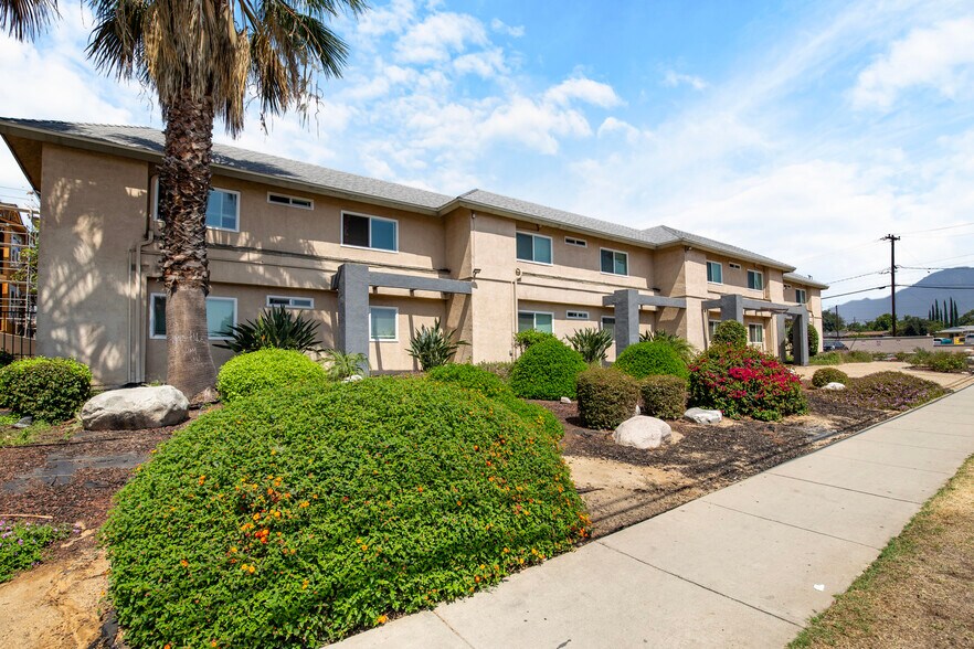 1429 N Grove Ave, Ontario, CA à vendre - Photo de l’immeuble – Image 3 sur 13