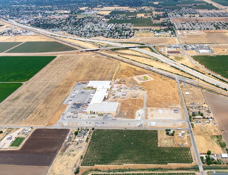 2674 Vassar Ave, Merced, CA à vendre - Aérien – Image 2 sur 10