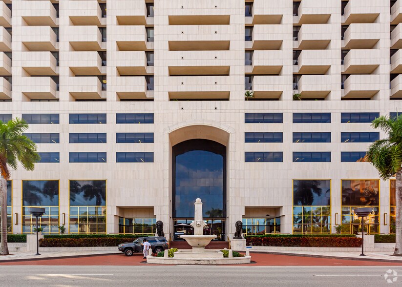 550 Biltmore Way, Coral Gables, FL à louer - Photo de l’immeuble – Image 2 sur 26