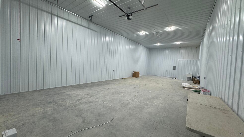 8710 W 6 Mile Rd, Franksville, WI à louer - Photo de l’immeuble – Image 3 sur 3