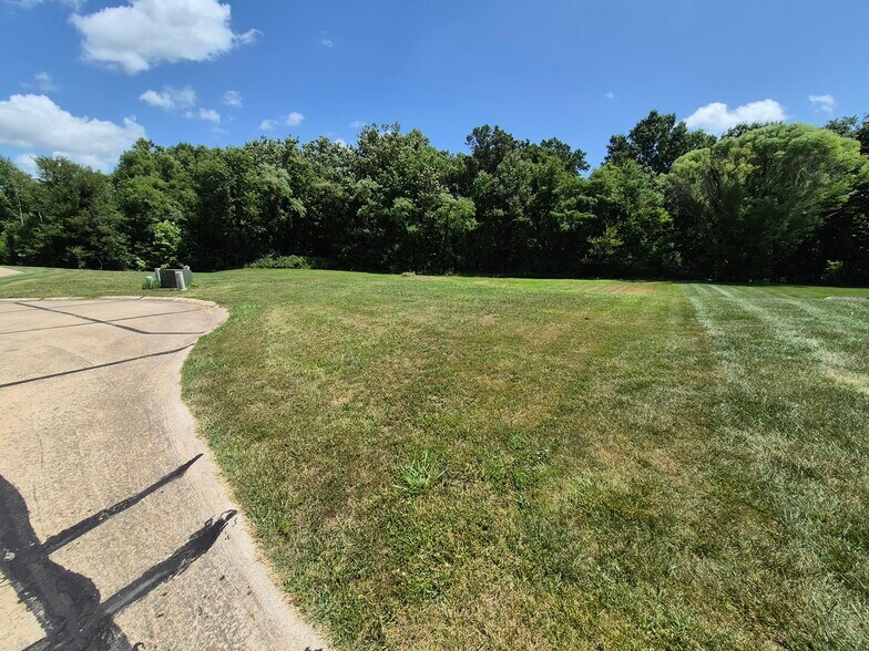 228 Windrose Lane (.78+/- Ac), Troy, MO à vendre - Photo de l’immeuble – Image 2 sur 4