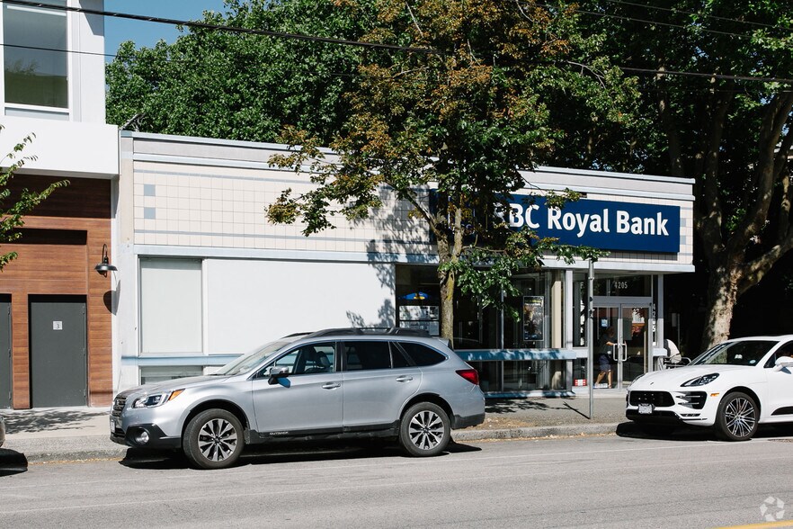 4205 Dunbar St, Vancouver, BC à louer - Photo de l’immeuble – Image 2 sur 2