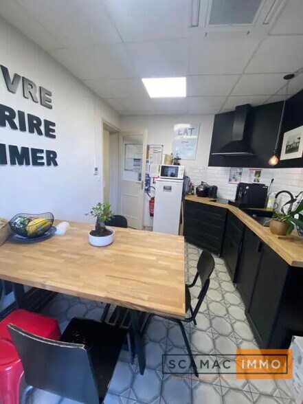 Local d'activités dans Vitry-sur-Seine à vendre - Photo de l’immeuble – Image 3 sur 3