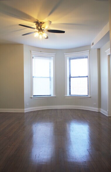 7131-7133 S Harvard Ave, Chicago, IL à vendre - Photo intérieure – Image 2 sur 5