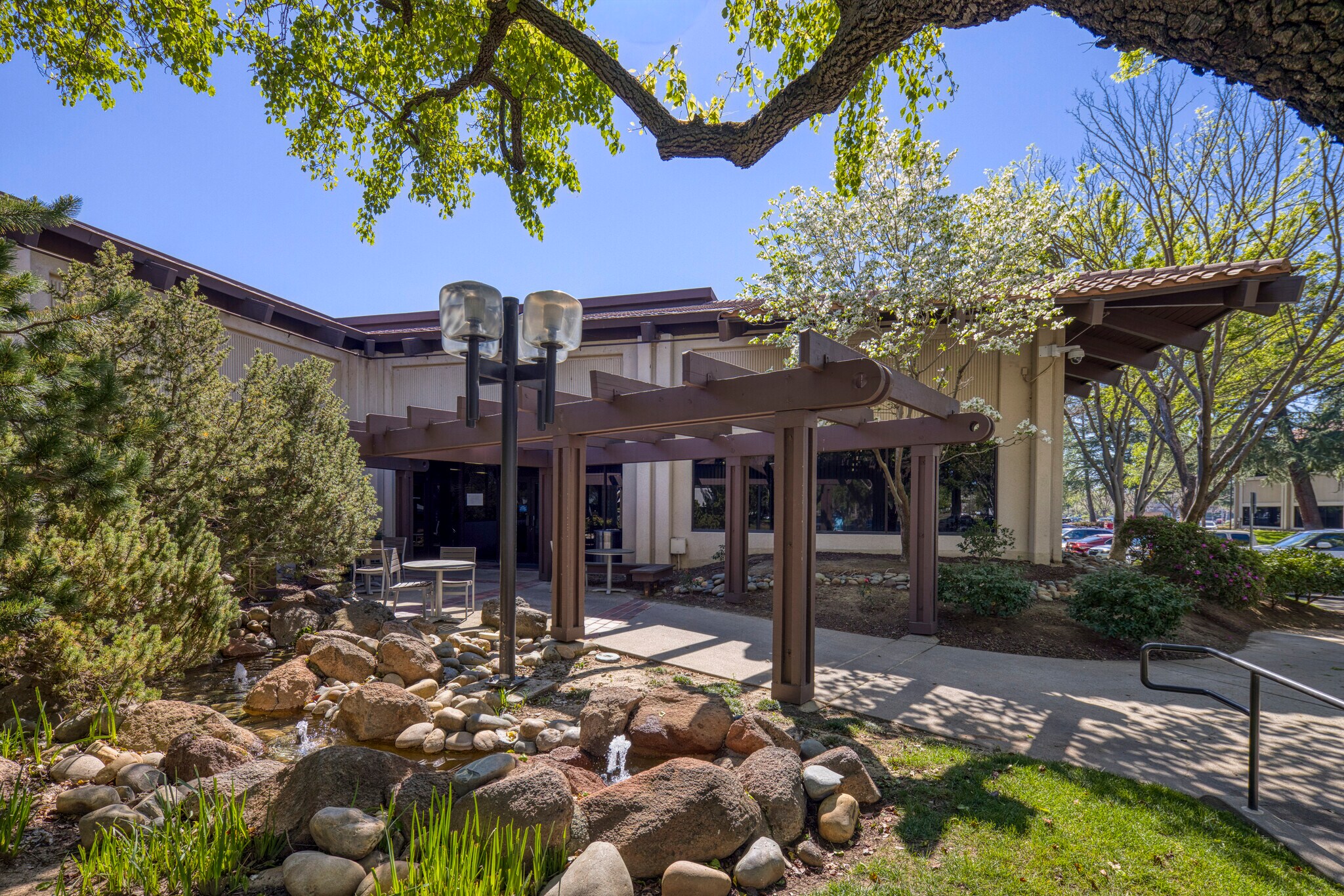 91 Blue Ravine Rd, Folsom, CA à vendre Photo de l’immeuble– Image 1 sur 15