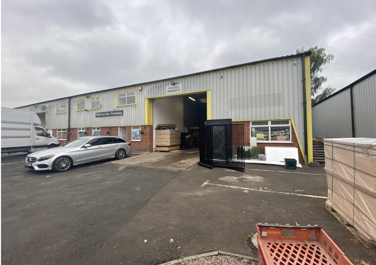 Aspley Close, Wolverhampton à louer Photo principale– Image 1 sur 4