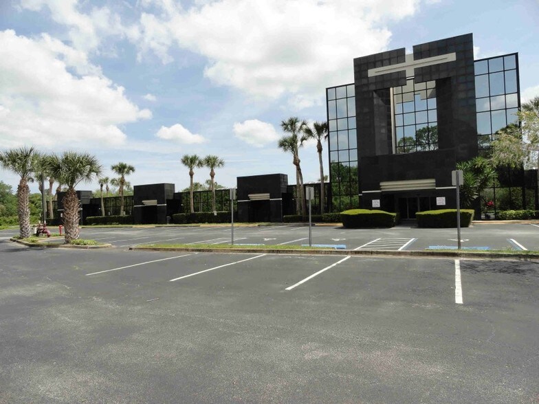 5200 Babcock St NE, Palm Bay, FL à louer - Photo de l’immeuble – Image 3 sur 7