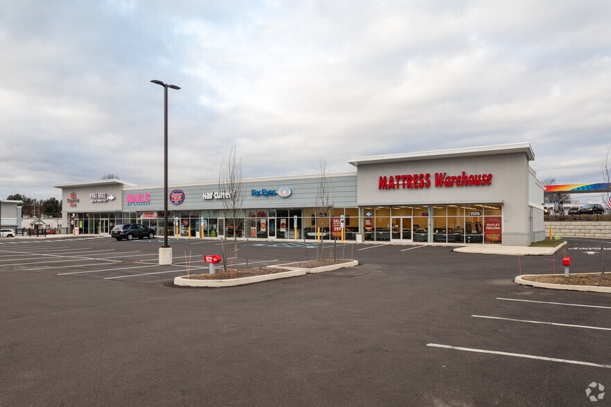176 W Street Rd, Feasterville Trevose, PA à louer - Photo principale – Image 1 sur 4