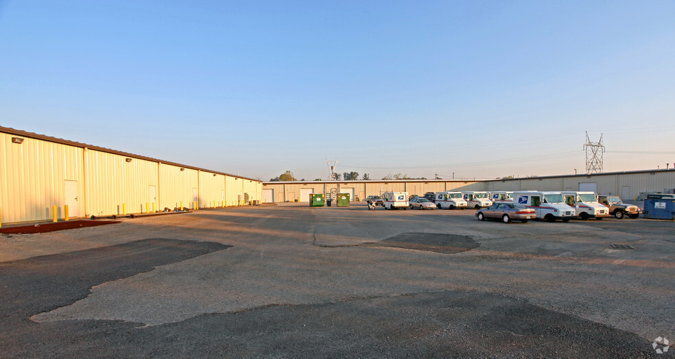 501 Adesa Blvd, Lenoir City, TN à louer - Photo de l’immeuble – Image 3 sur 9